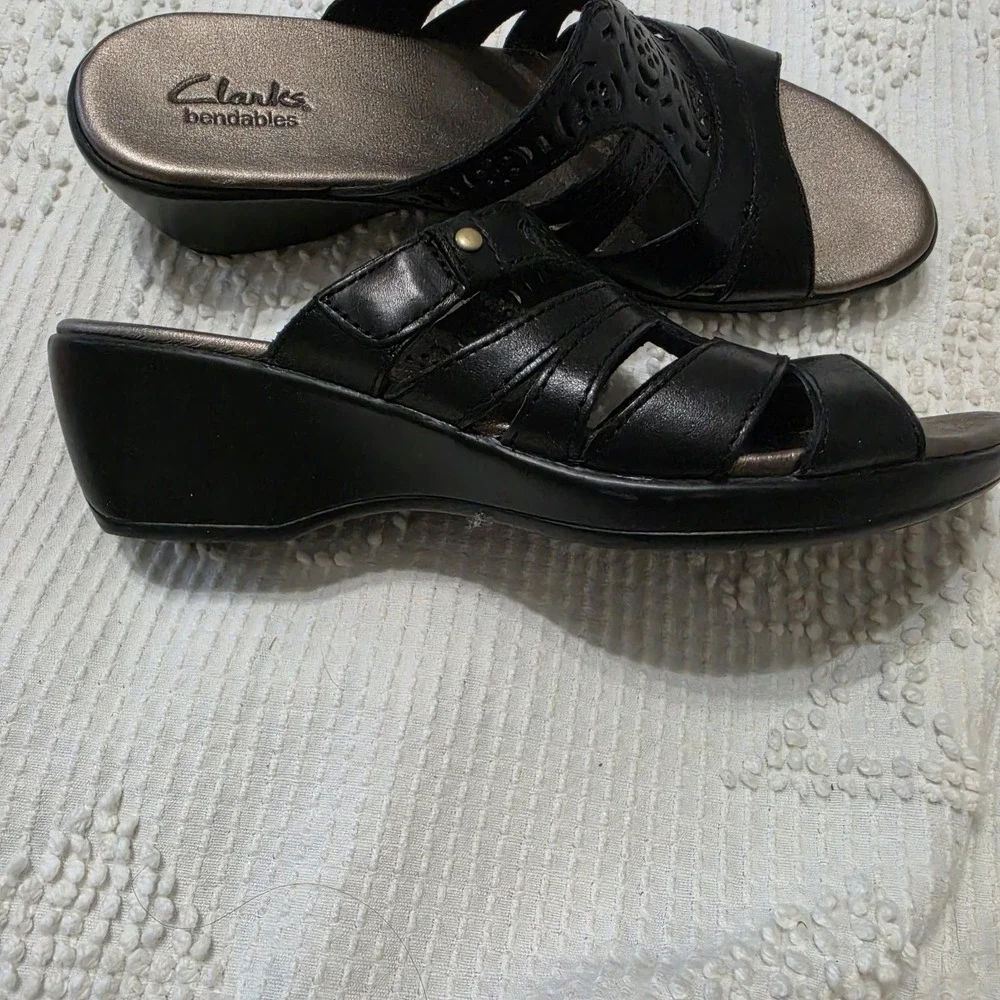 Clark's Women's Black Wedge Slip On Sandals Size 7.5 Medium Casual Versatile